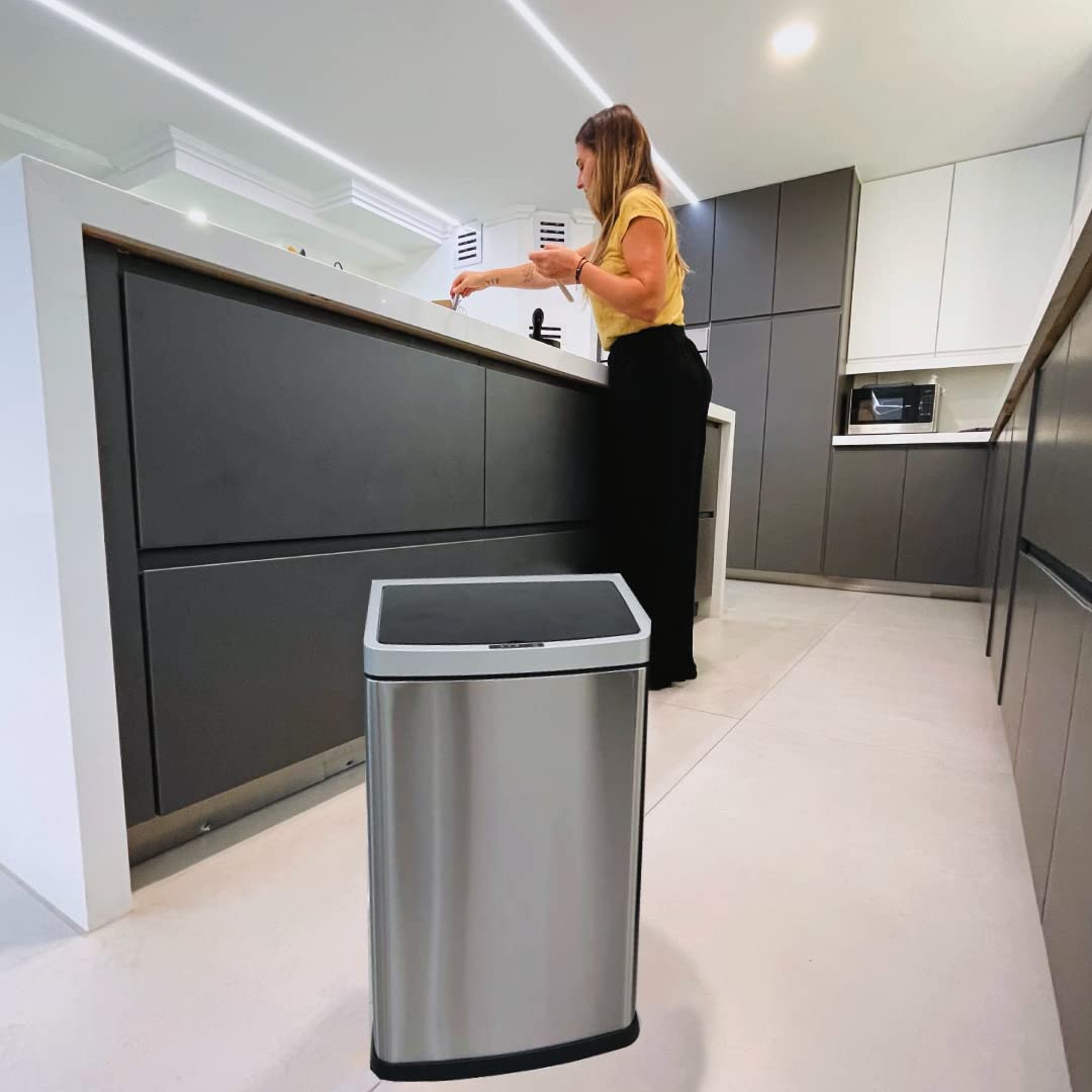 Stainless Steel Trash Can with Sensor (30 Liters / 7.9 Gallons)