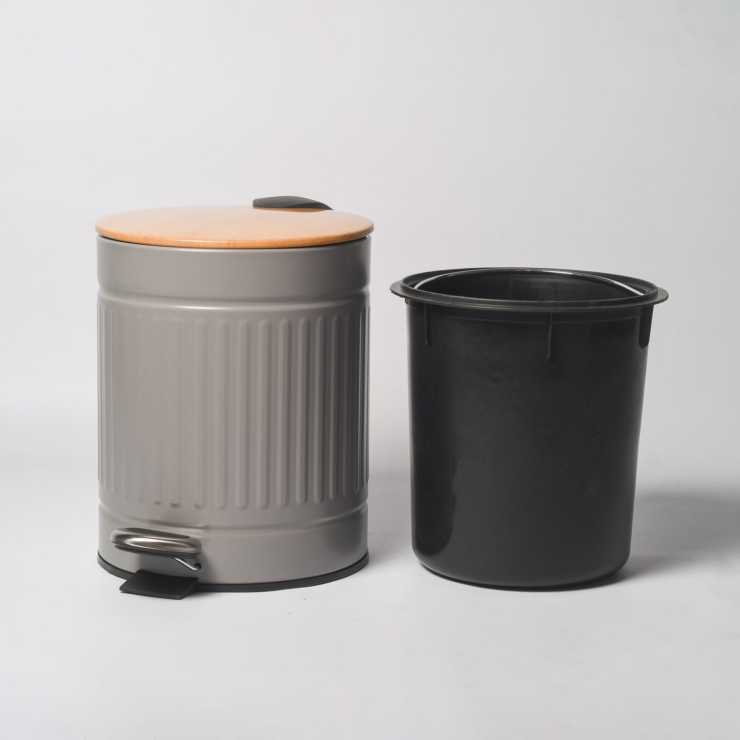 Textured Gray Stainless Steel Trash Can with Wooden Lid and Soft Closure (5 Liters / 1.3 Gallons)