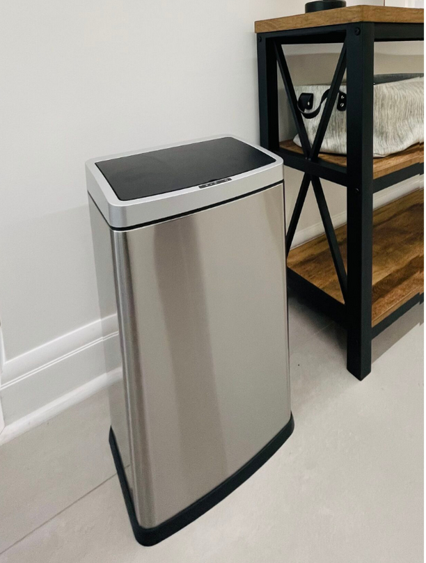 Stainless Steel Trash Can with Sensor (30 Liters / 7.9 Gallons)